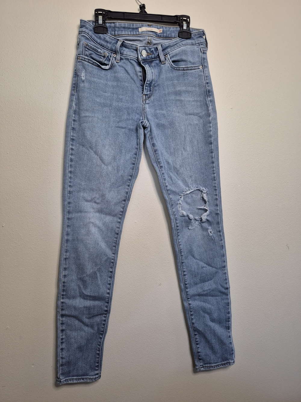 Levi's Light Blue Skinny Jeans with Distressed Knee